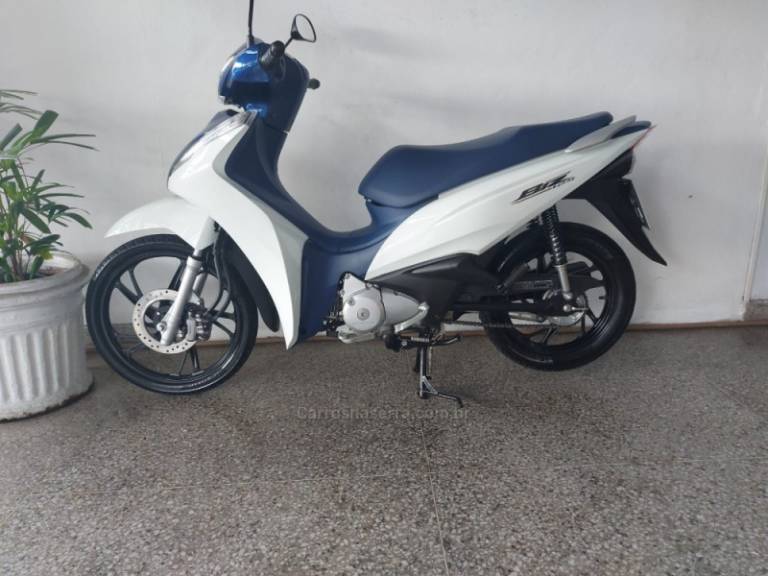 HONDA - BIZ 125 - 2022/2022 - Branca - R$ 17.900,00