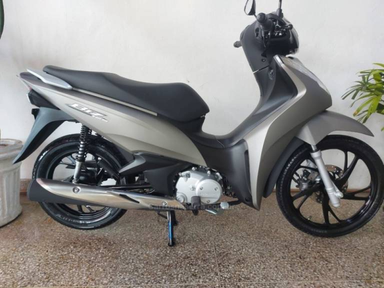 HONDA - BIZ 125 - 2024/2024 - Prata - R$ 19.900,00