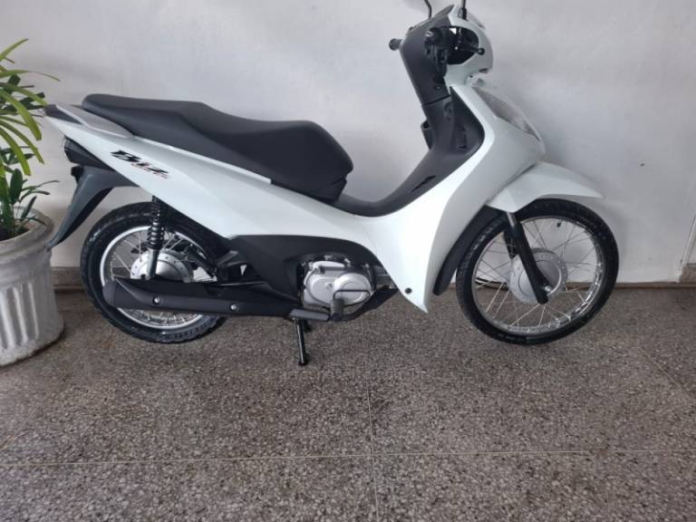 HONDA - BIZ 125 - 2024/2025 - Branca - R$ 15.900,00