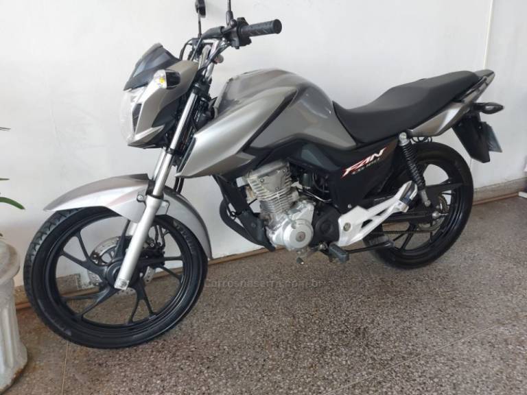 HONDA - CG 160 - 2022/2023 - Prata - R$ 18.900,00