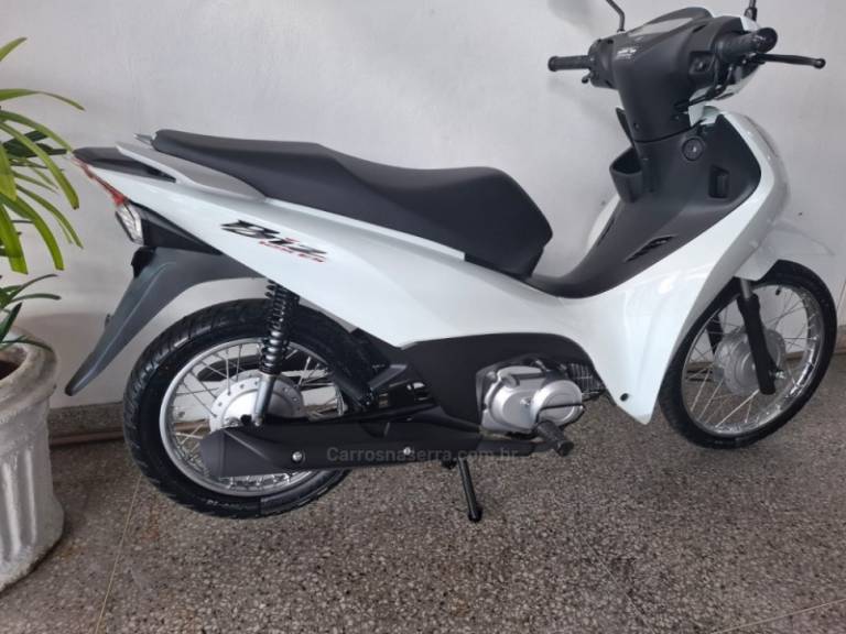 HONDA - BIZ 125 - 2024/2025 - Branca - R$ 15.900,00