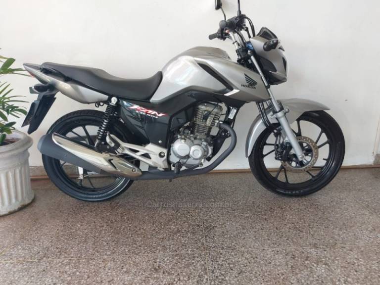 HONDA - CG 160 - 2022/2023 - Prata - R$ 18.900,00