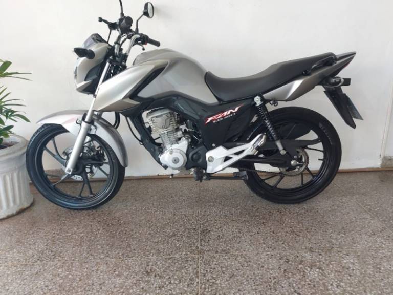 HONDA - CG 160 - 2022/2023 - Prata - R$ 18.900,00