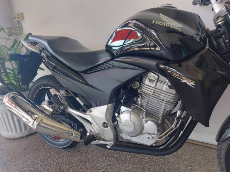 HONDA - CB 300R - 2013/2014 - Preta - R$ 14.990,00