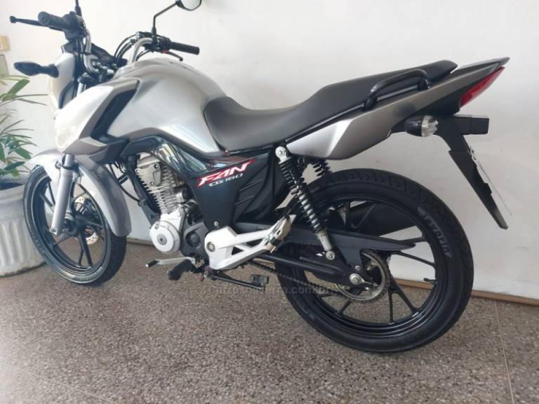 HONDA - CG 160 - 2022/2023 - Prata - R$ 18.900,00