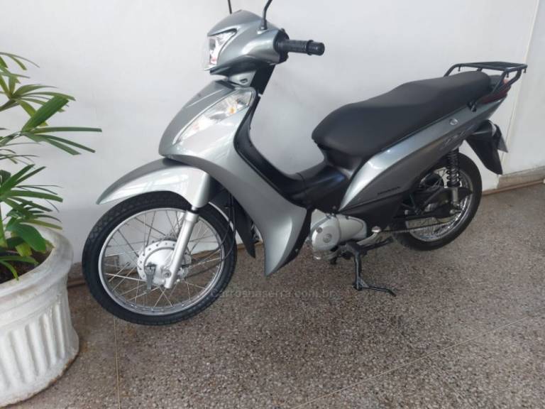 HONDA - BIZ 125 - 2012/2012 - Cinza - R$ 10.990,00