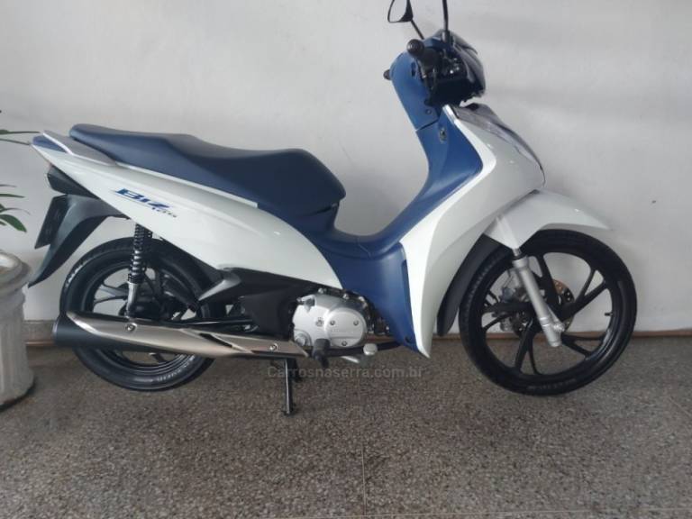 HONDA - BIZ 125 - 2022/2022 - Branca - R$ 17.900,00