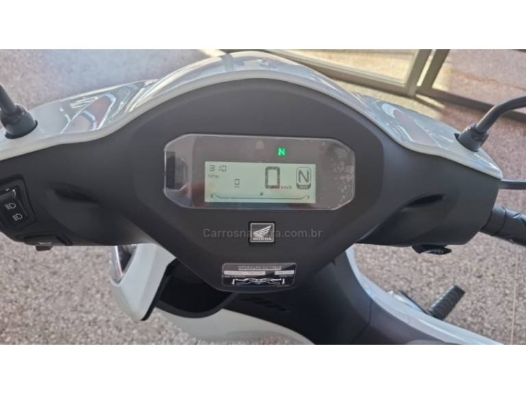 HONDA - BIZ 125 - 2024/2025 - Branca - R$ 15.900,00