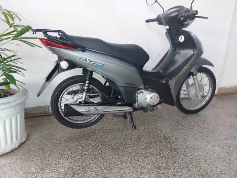 HONDA - BIZ 125 - 2012/2012 - Cinza - R$ 10.990,00